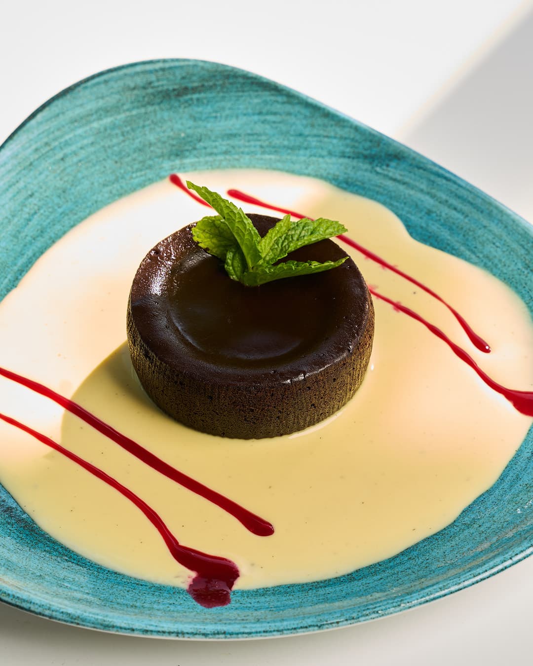Coulant de chocolate con crema inglesa en La Vela, El Campello, Alicante