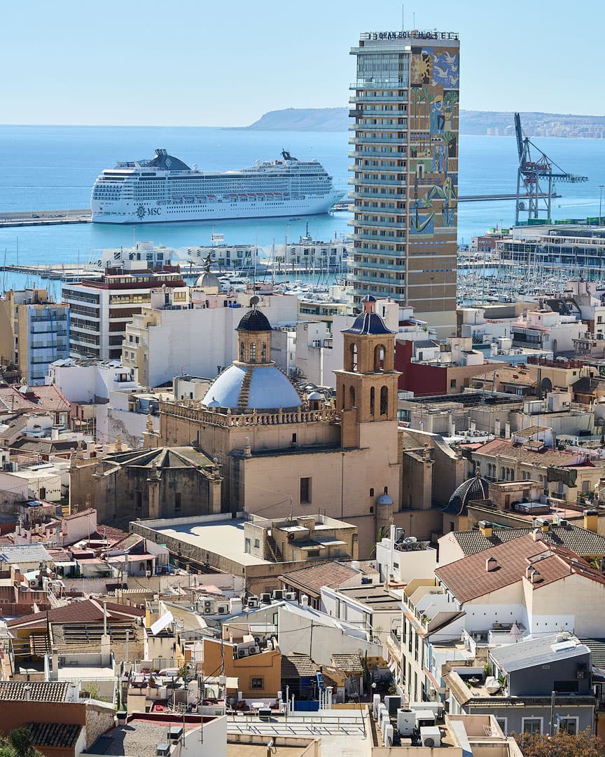 Vistas panorámicas desde La Ereta sobre Alicante