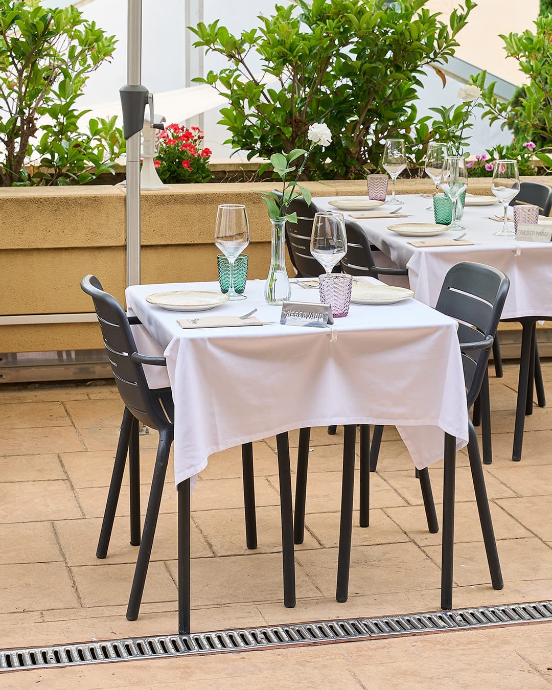 Terraza exterior de La Mole, restaurante italiano en Alicante