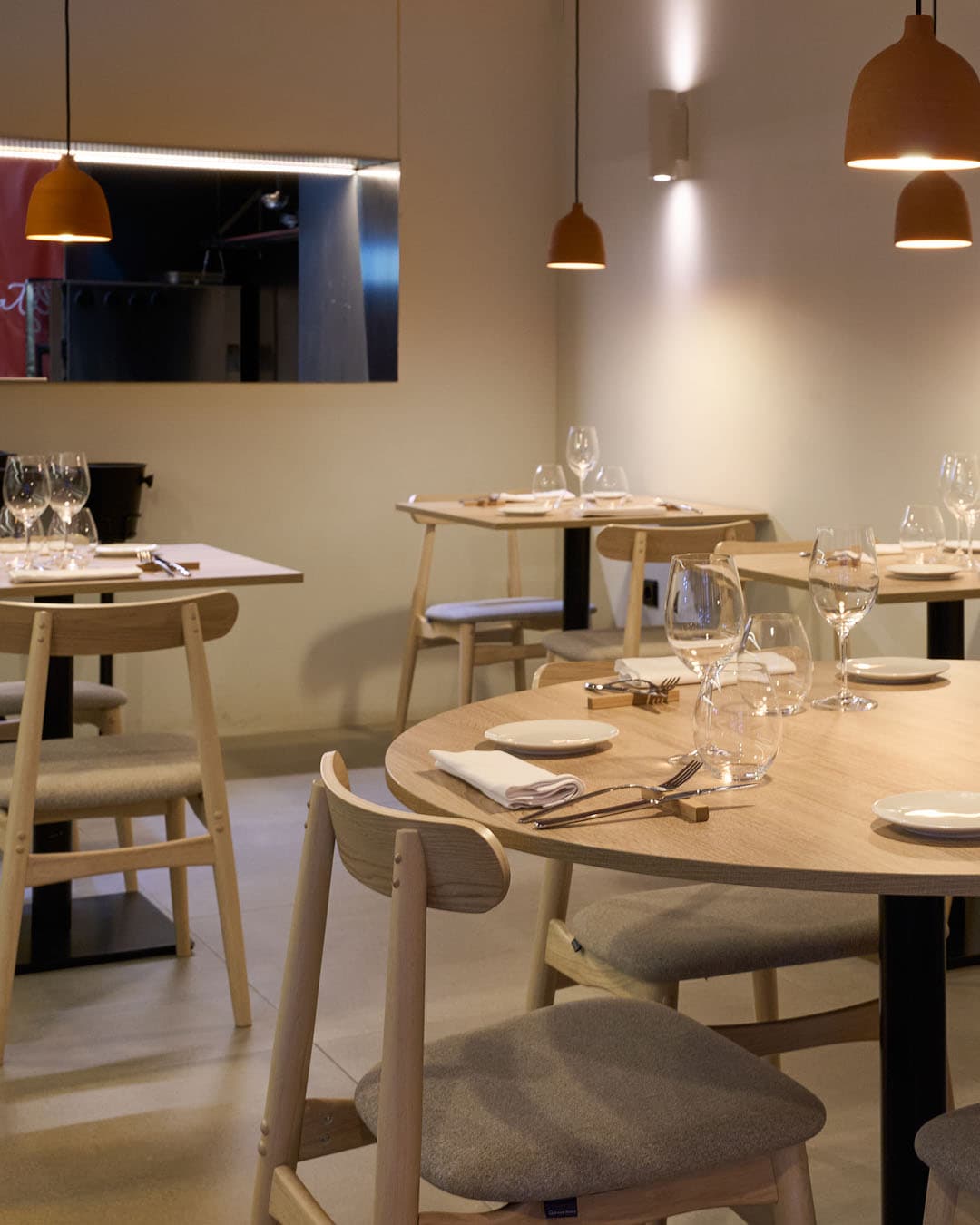 Interior del restaurante Plëgat, cocina contemporánea en Alicante