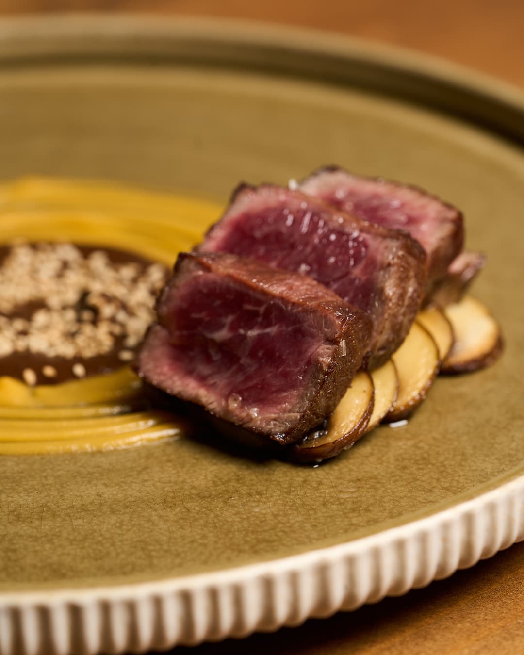 Presa ibérica con mole en Steki, Alicante