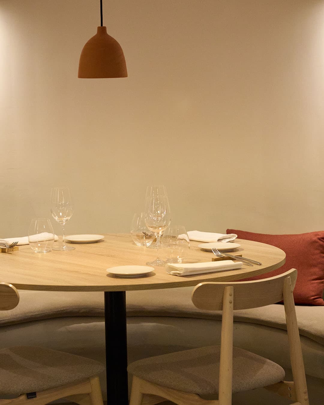 Comedor de Plëgat, restaurante gastronómico en Alicante
