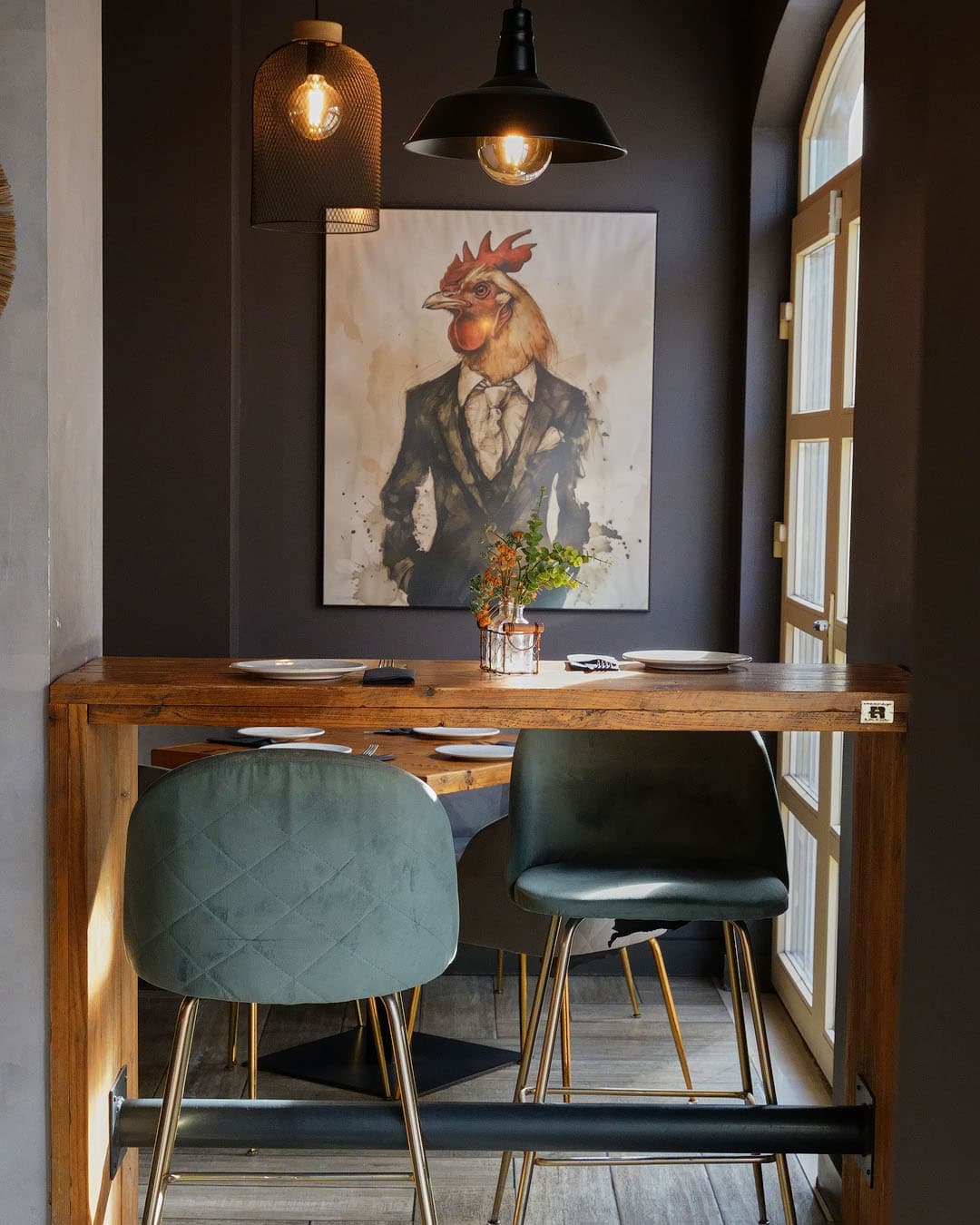 Interior de Mordida, restaurante de brasas al Josper en Alicante