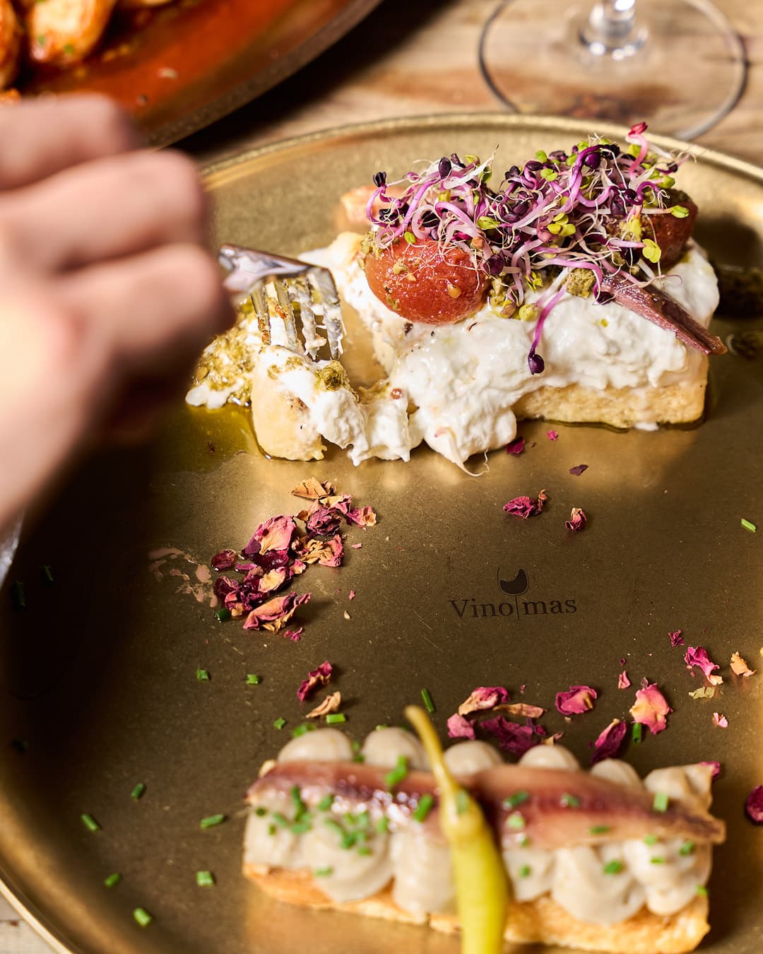 Burrata cremoso at Vino y Más, tapas bar in Alicante
