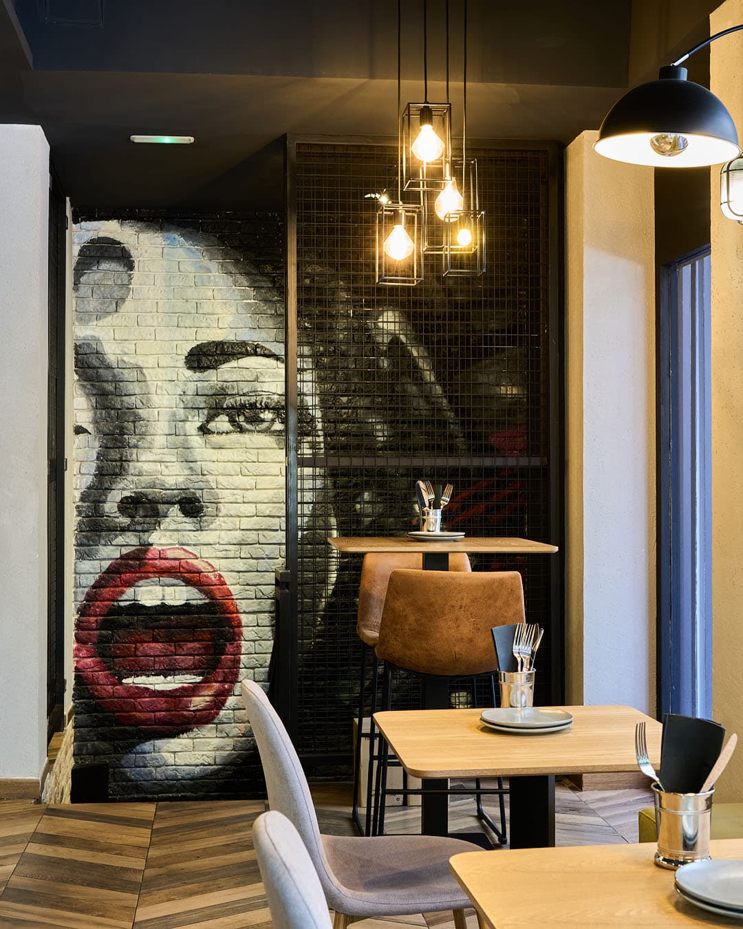 Dining room of Teatro 18 restaurant in Alicante