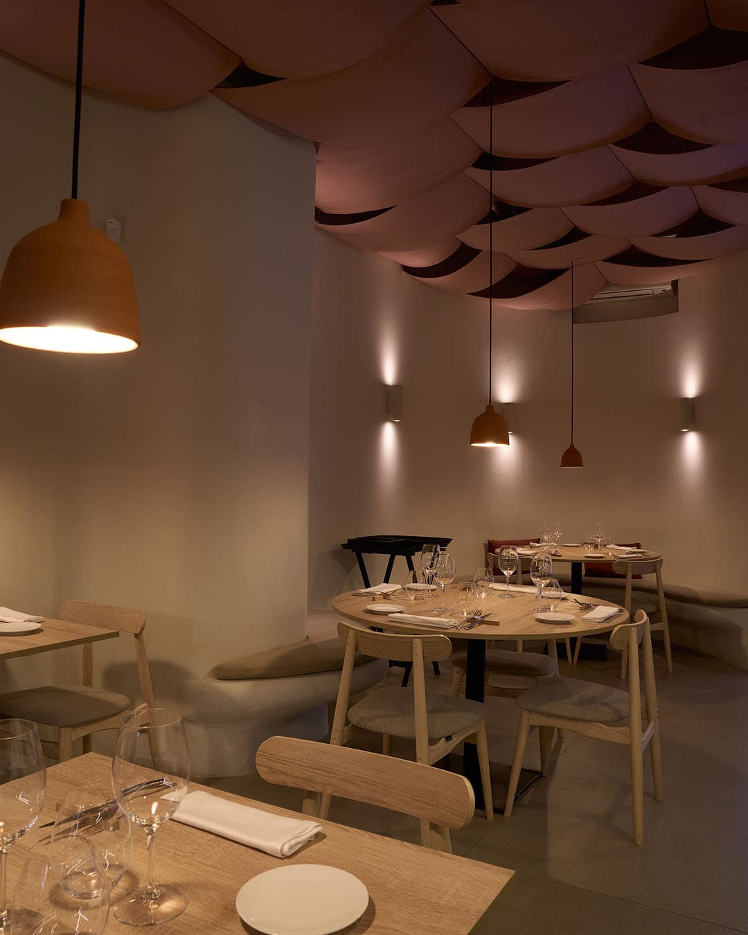 Sala del restaurante Plëgat en Alicante