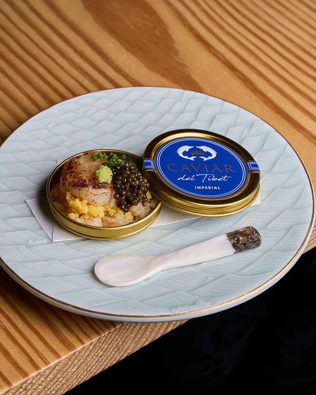 Scallop and caviar chirashi sushi at Daikichi Beach, Alicante
