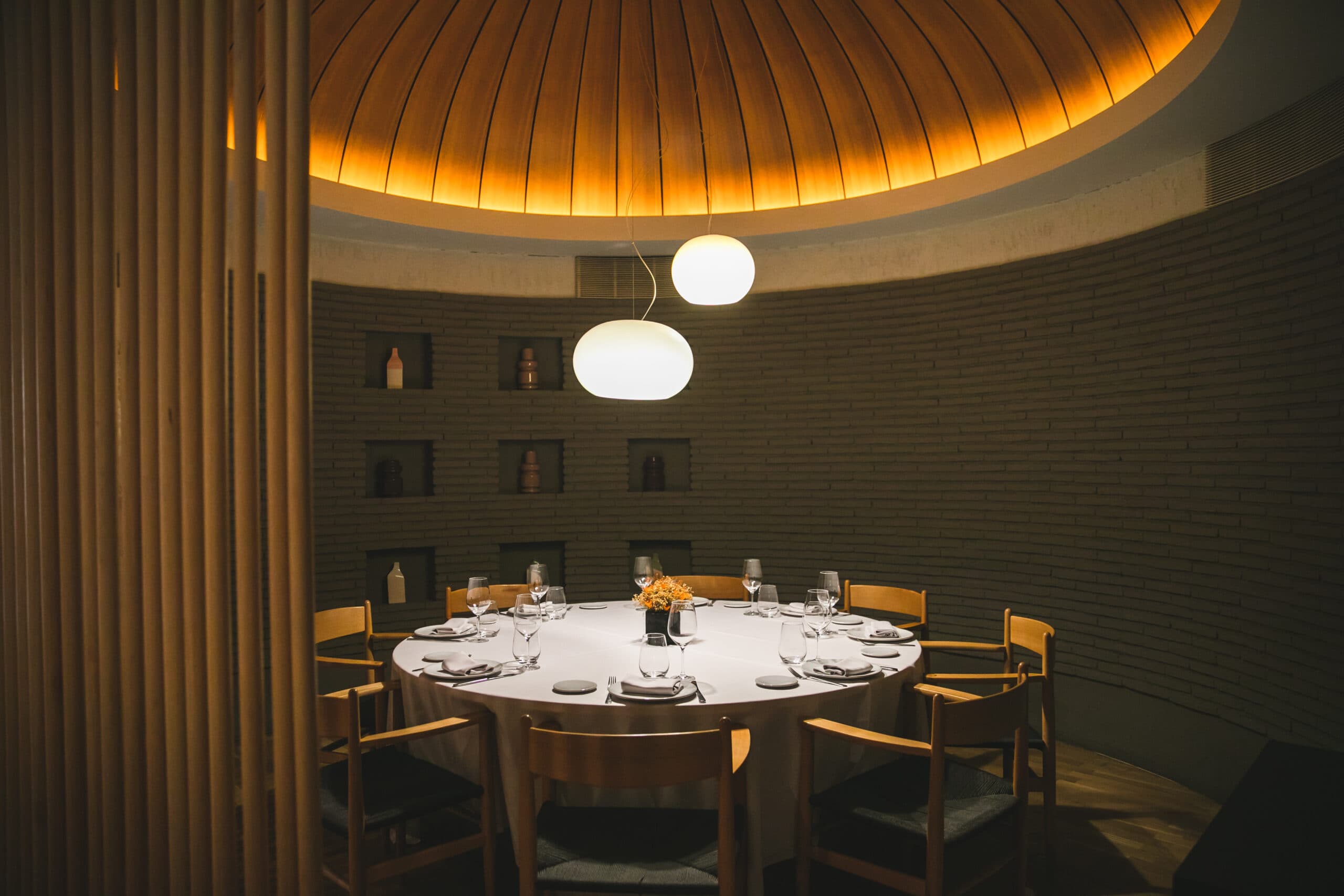 Dining room at Nou Manolín restaurant in Alicante