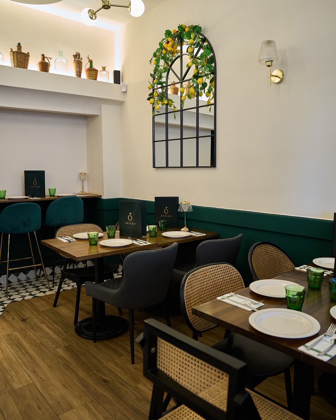 Sala del restaurante Zagálico, tapeo murciano en Alicante