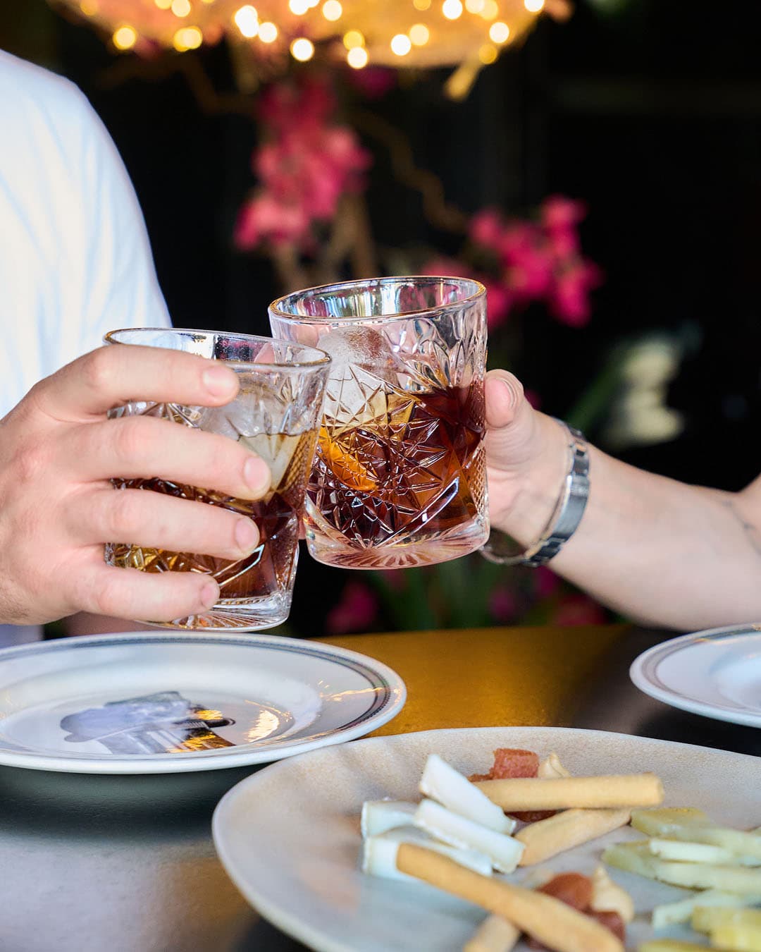 Vermut con tabla de quesos en Barrazero Bistro, Alicante