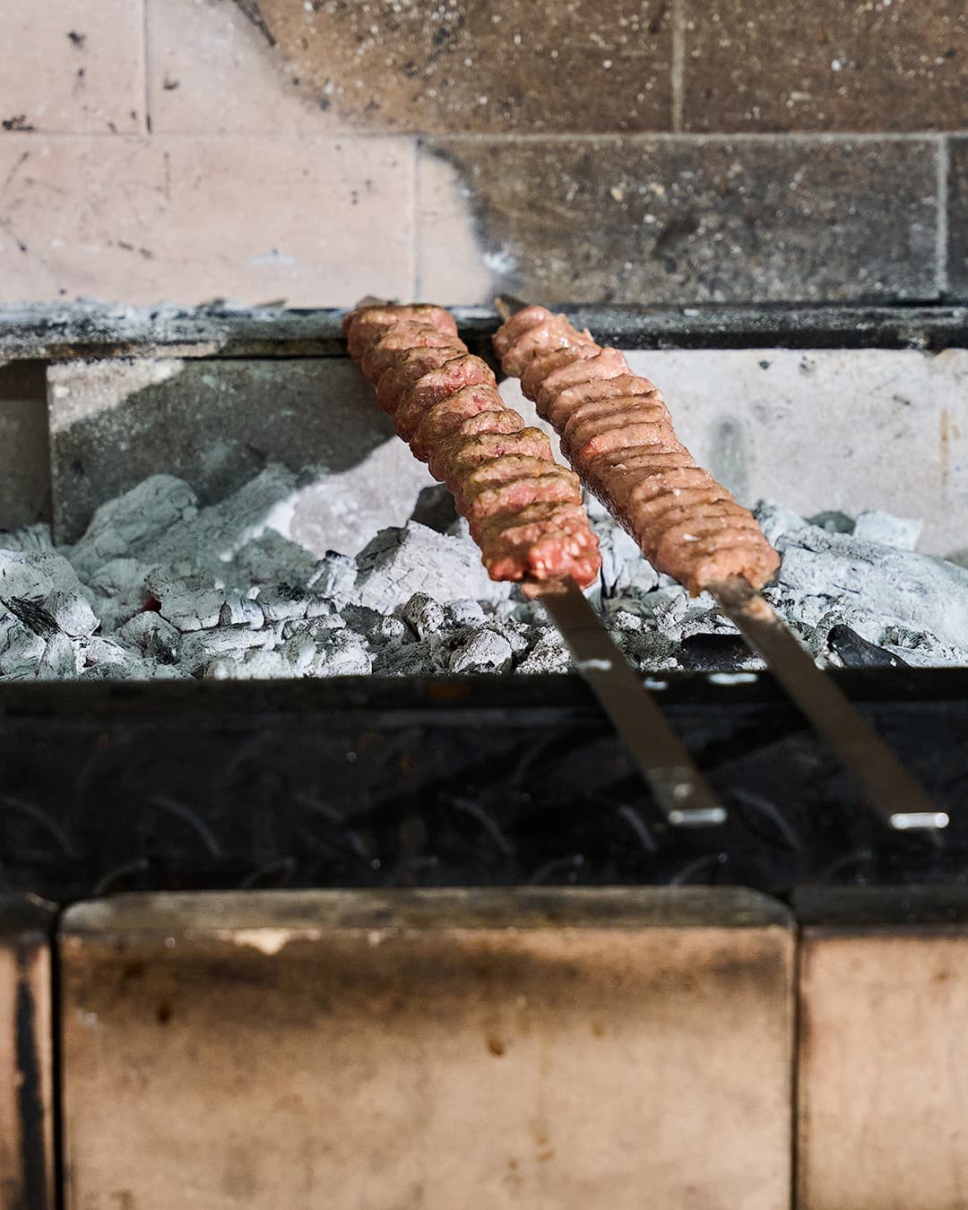 Armenian skewers on the grill at Brasad'or, Playa de San Juan, Alicante