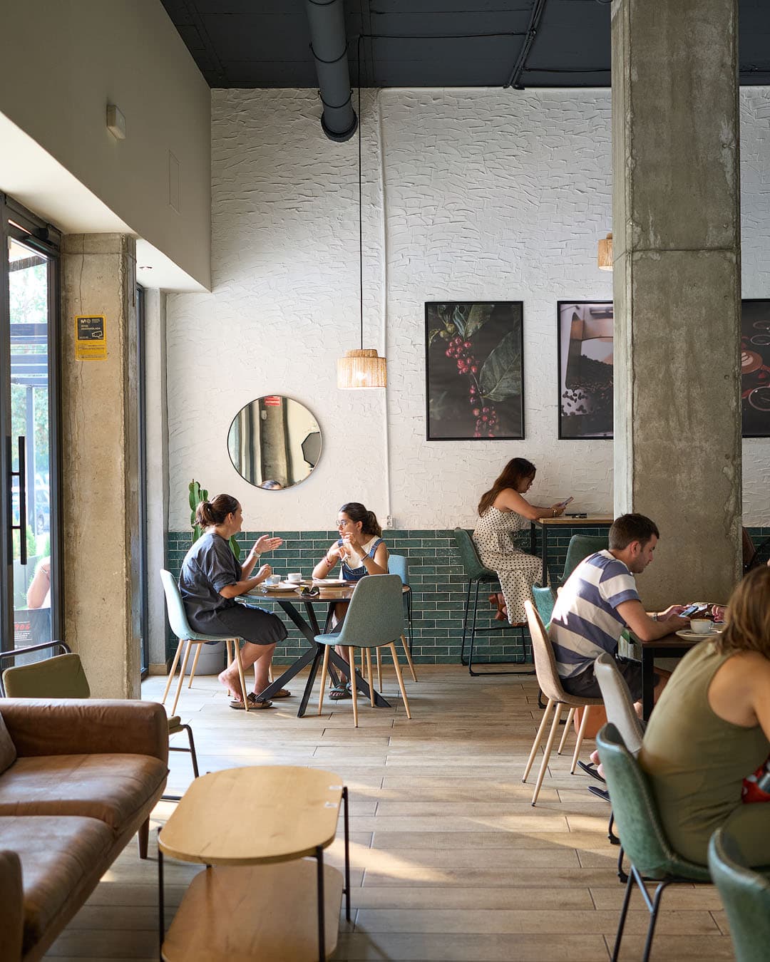 Interior of Amano in Alicante, cafe and brunch spot with occupied tables and bright atmosphere