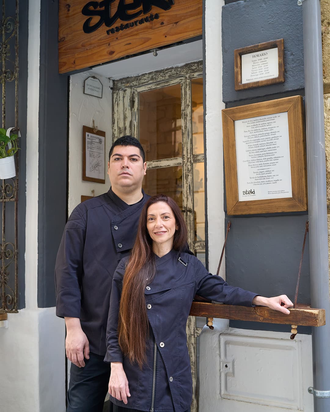Olivia y Fernando, equipo de Steki restaurante Alicante